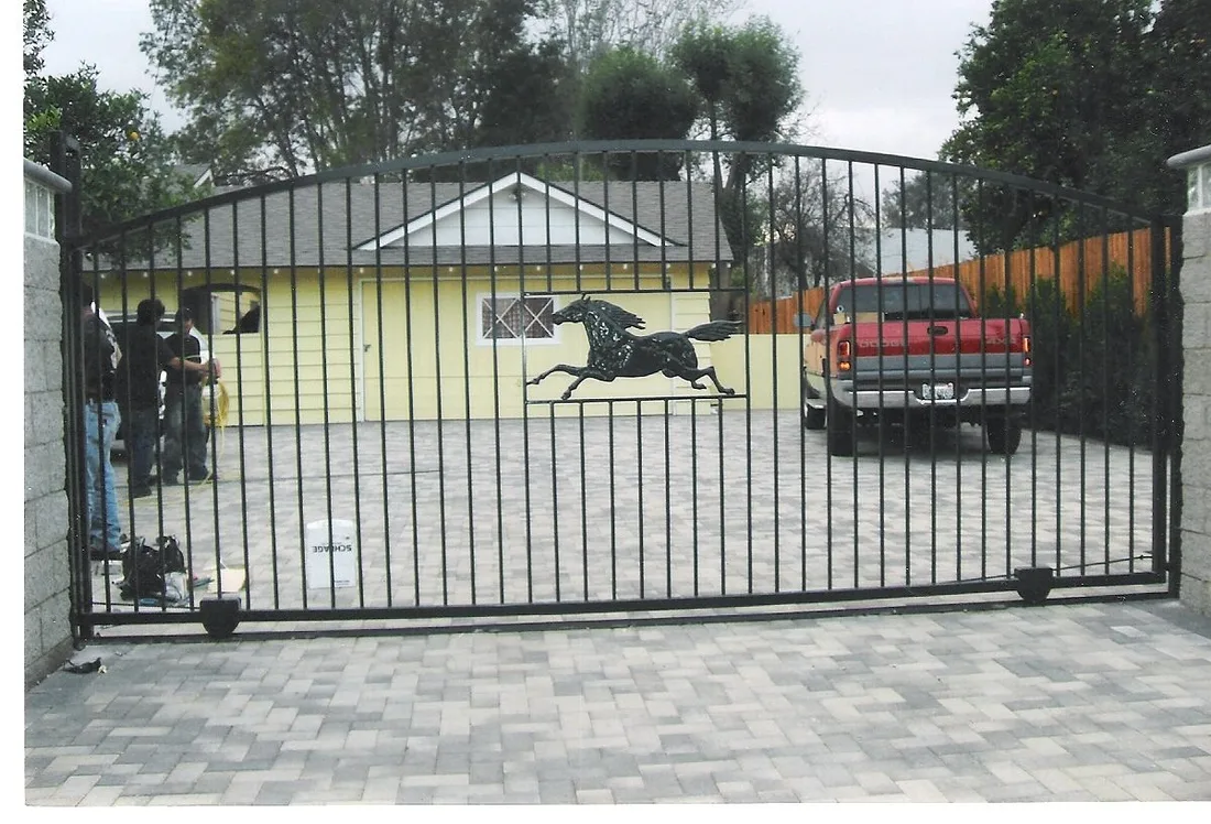 Ranch-style automatic gate