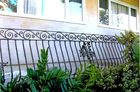 Garden railing with a spiral scroll top rail